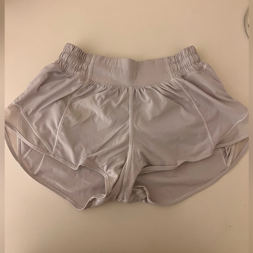 lululemon white hotty hots size 2 2.5 inch